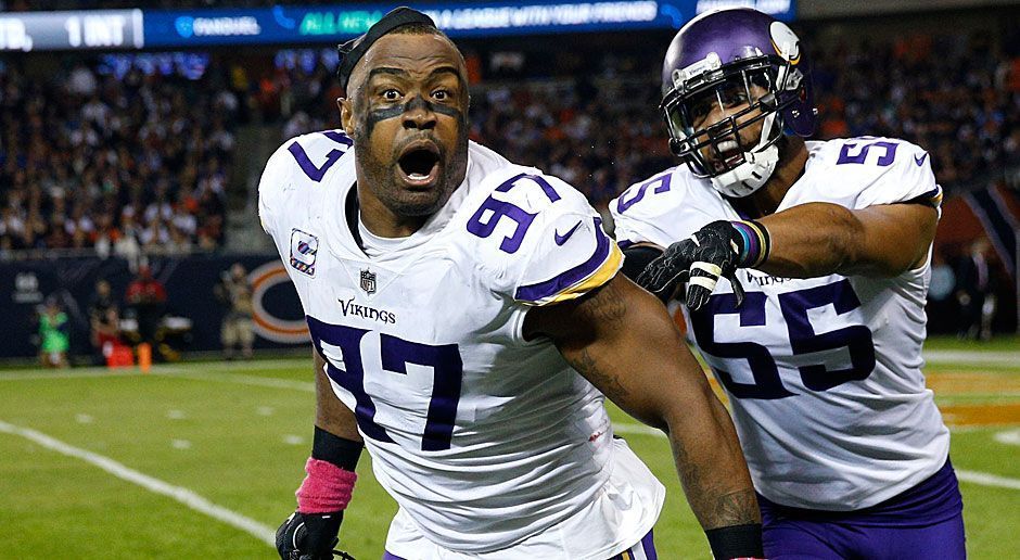 
                <strong>Everson Griffen (Minnesota Vikings)</strong><br>
                Defensive End, 29 Jahre, 8. Saison - Auch dank des zweimaligen Pro-Bowlers (li.) zählt die Defense der Vikings zum besten, was die NFL zu bieten hat. In dieser Saison ging Griffen noch keinmal ohne Sack vom Feld, hat insgesamt zehn Mal gegnerische Quarterbacks zu Boden gerungen. Damit ist er die Nummer drei in der NFL. Dazu kommen 29 Tackles.
              