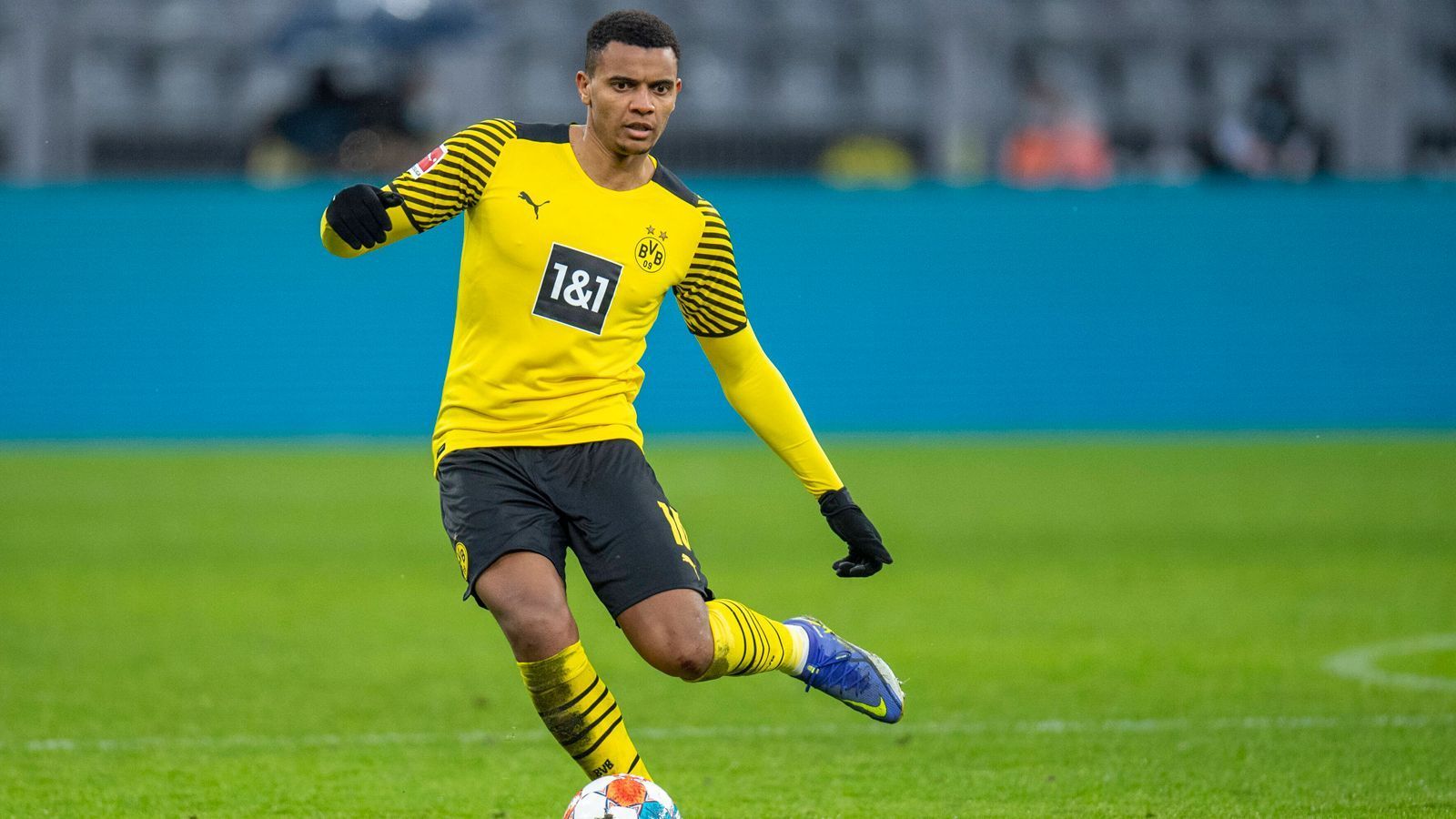 
                <strong>Manuel Akanji</strong><br>
                Wenn er schon anfängt, sich Böcke zu leisten, wird es haarig. Ist anfangs noch gewohnt verlässlich und kann einiges wegräumen, lässt sich dann aber von der Fehleranfälligkeit seiner Nebenleute anstecken. Auch in Halbzeit zwei nicht immer souverän. ran-Note: 4
              