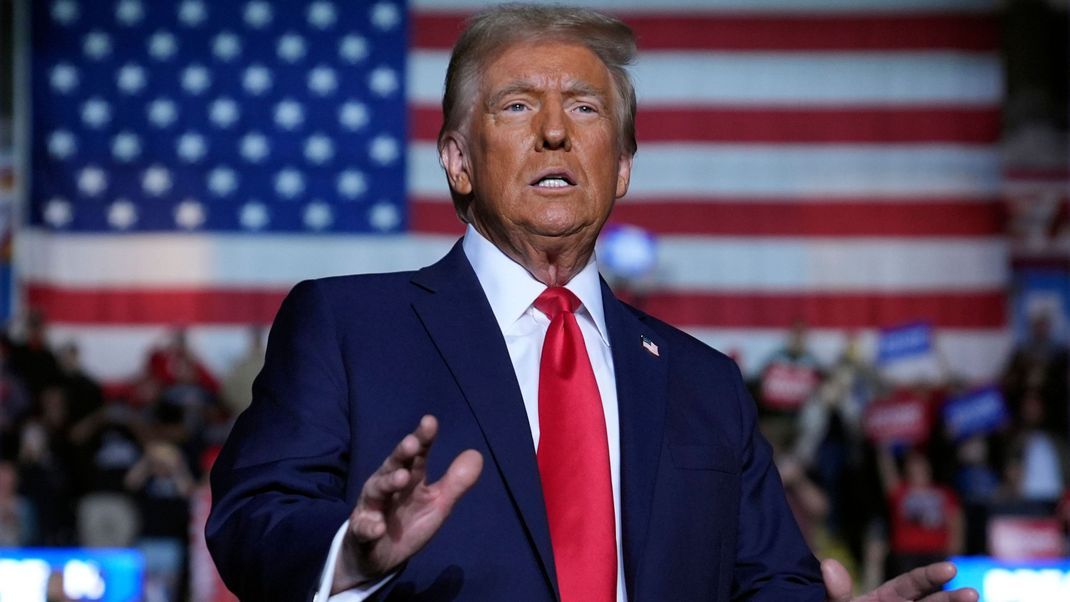 Der republikanische Präsidentschaftskandidat und ehemalige US-Präsident Donald Trump spricht während einer Wahlkampfveranstaltung.