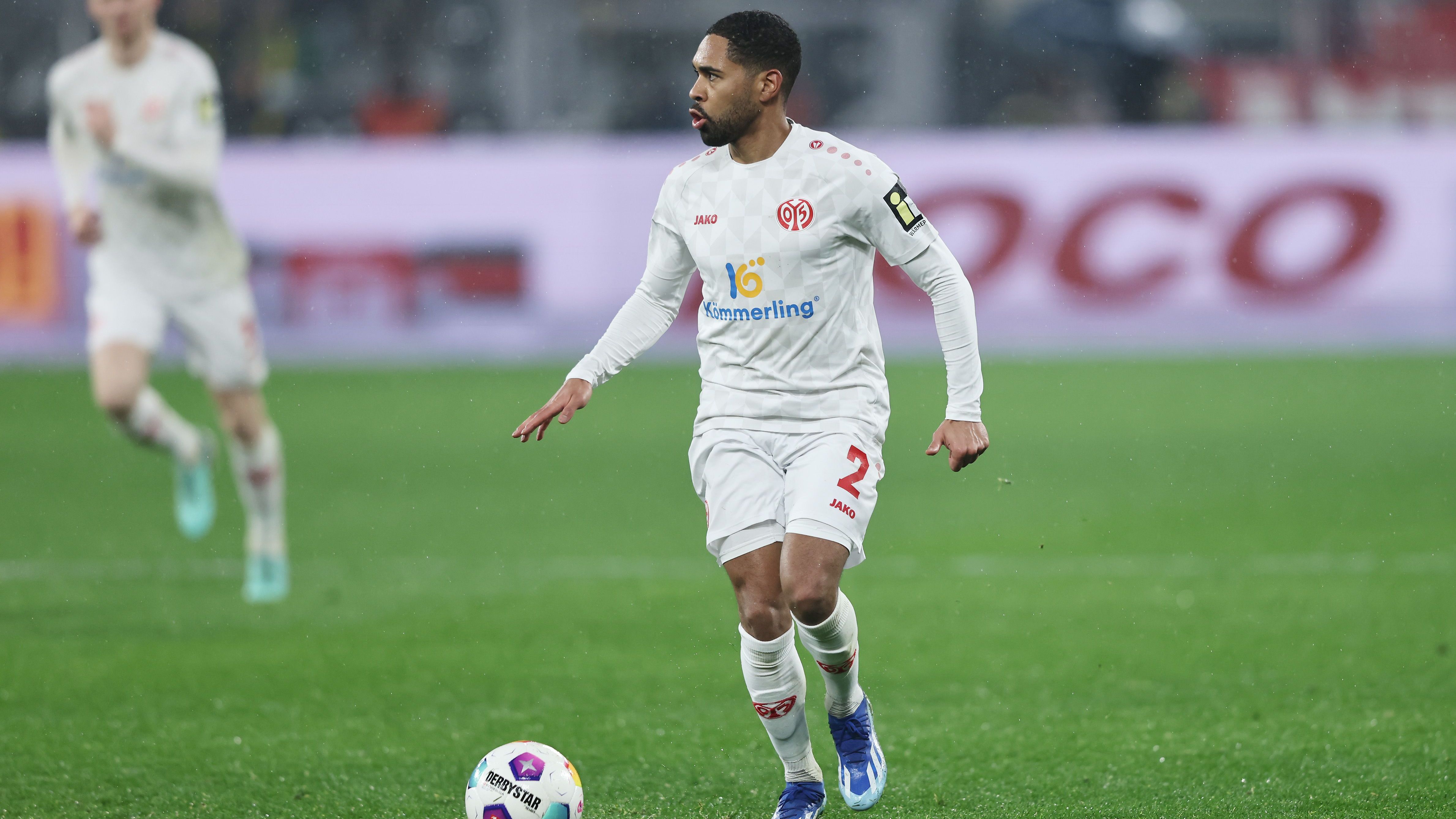 <strong>Philipp Mwene (1. FSV Mainz 05)</strong><br>Größe: 1,70 Meter<br>Position: Rechtsverteidiger