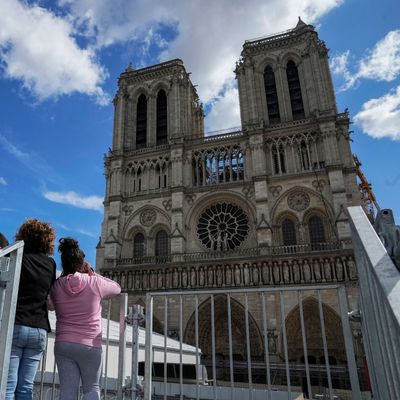 Nach verheerendem Feuer von Notre Dame kommen Geheimnisse zum Vorschein.