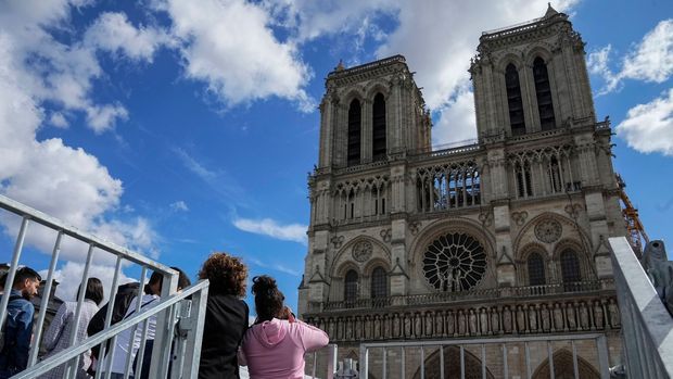 Nach verheerendem Feuer von Notre Dame kommen Geheimnisse zum Vorschein.