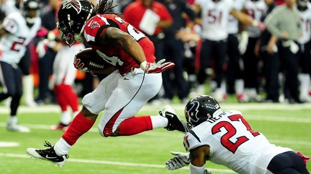 
                <strong>Atlanta Falcons</strong><br>
                Überraschung: Atlanta Falcons (4-0): Matt Ryan und Julio Jones - eine tödliche Kombi. Aber wenn sich einer in den Vordergrund gespielt hat, dann Devonta Freeman. Sieben Touchdowns, damit führt der Running Back die Liga an. Da fallen selbst die mittelmäßigen Werte in der Defense nicht auf.
              