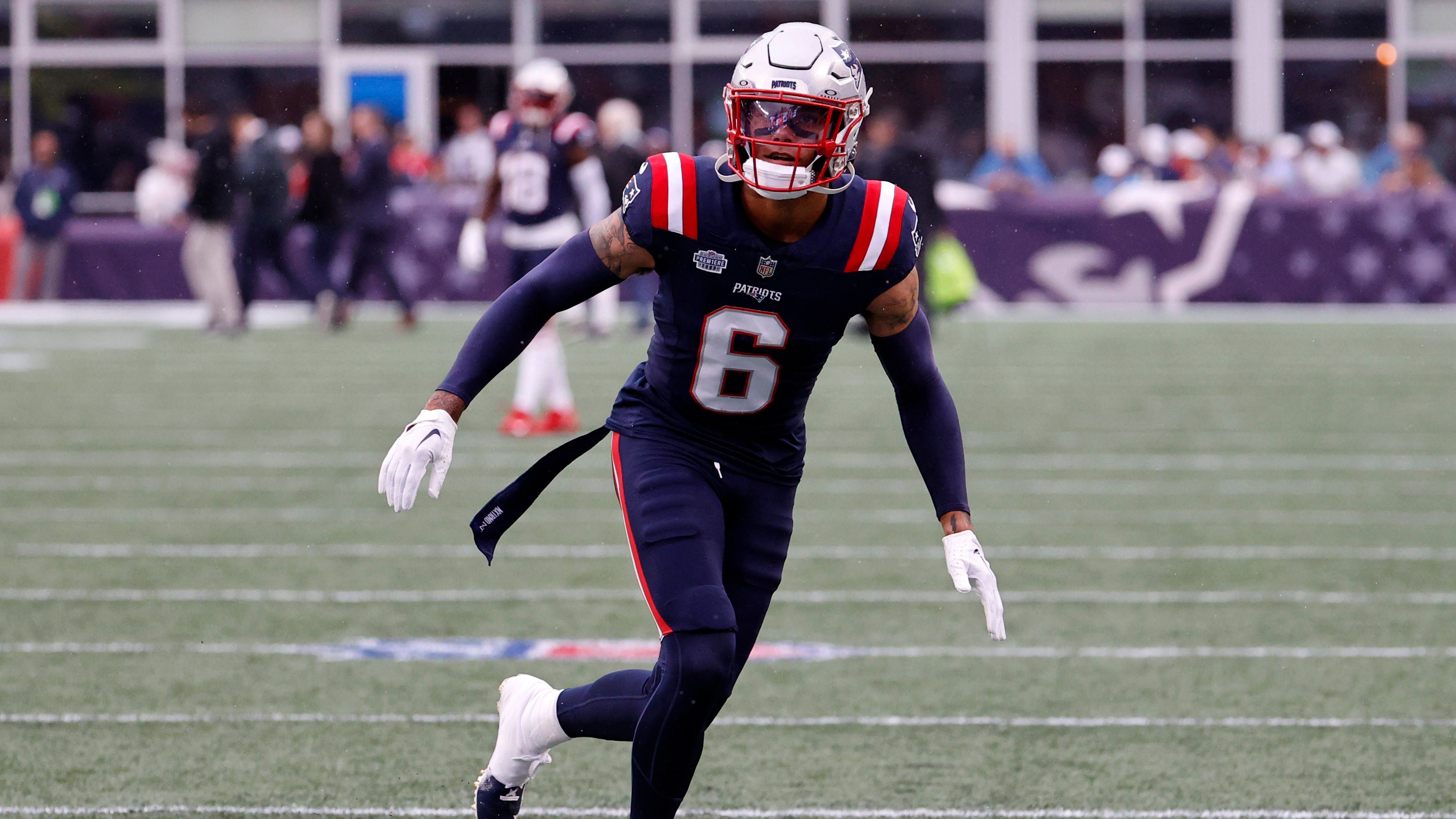 <strong>17. Pick: Christian Gonzalez (New England Patriots)</strong><br>Zu Saisonbeginn zählte Christian Gonzalez zu den besten Akteuren in der Patriots-Defensive. Allerdings bremste eine Schulterverletzung die Saison des Cornerbacks am vierten Spieltag jäh aus. Der erst 21-Jährige wird sich nun in einer <a href="https://www.ran.de/sports/american-football/nfl/news/new-england-patriots-jerod-mayo-head-coach-bill-belichick-nachfolger-345806">neu formierten Patriots-Defensive </a>ohne Guru Bill Belichick zurechtfinden müssen.&nbsp;