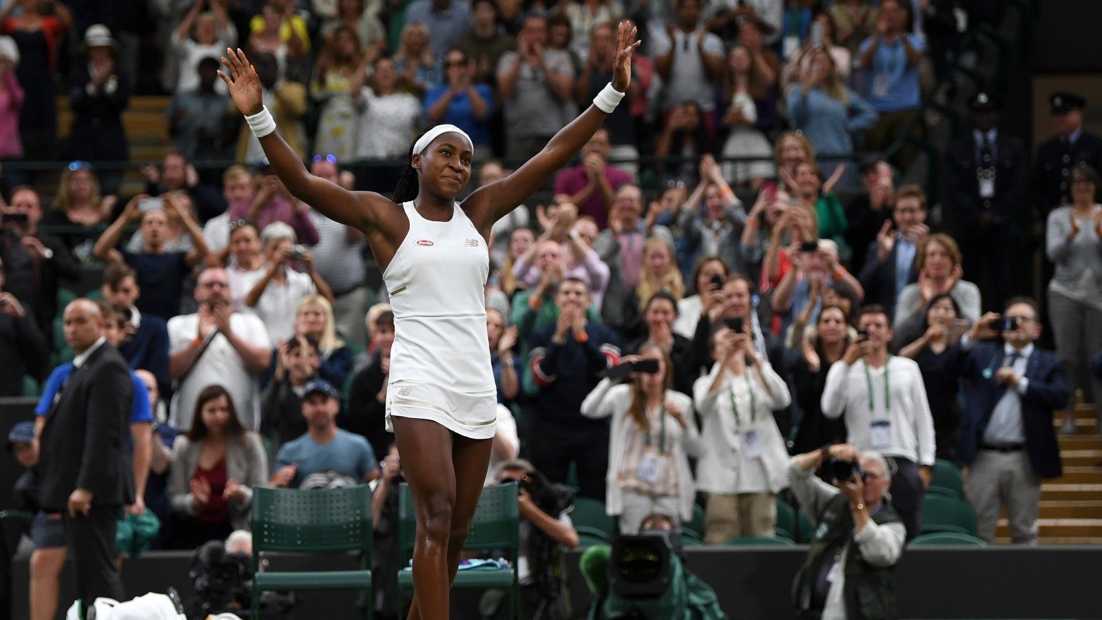 
                <strong>Cori Gauff: Wunderkind erobert Wimbledon</strong><br>
                Die 15-jährige Cori Gauff sorgt derzeit in Wimbledon für Furore. Als jüngste Qualifikantin bezwang die Amerikanerin in Runde eins die fünfmalige Wimbledon-Siegerin Venus Williams scheinbar mühelos. Mittlerweile steht Cori, die lieber Coco genannt wird, schon im Achtelfinale. Ihr ambitioniertes Ziel: "Ich will das Ding gewinnen." ran stellt das neue Tennis-Wunderkind vor.
              