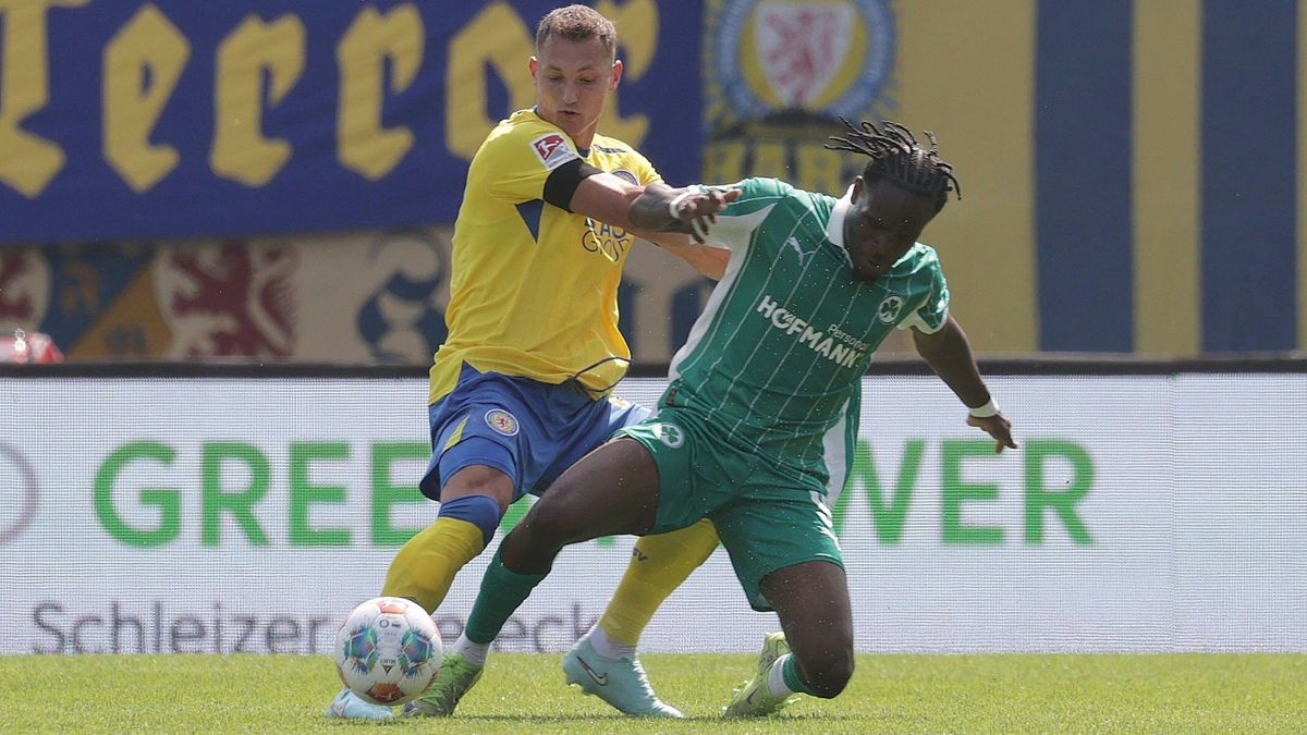 Kampfspiel: Sven Köhler (l.) gegen Noel Futkeu