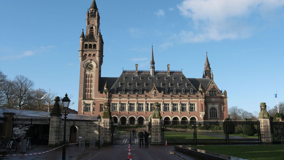 Niederlande, Den Haag: Ein Blick auf den Friedenspalast, in dem der Internationale Gerichtshof untergebracht ist. 