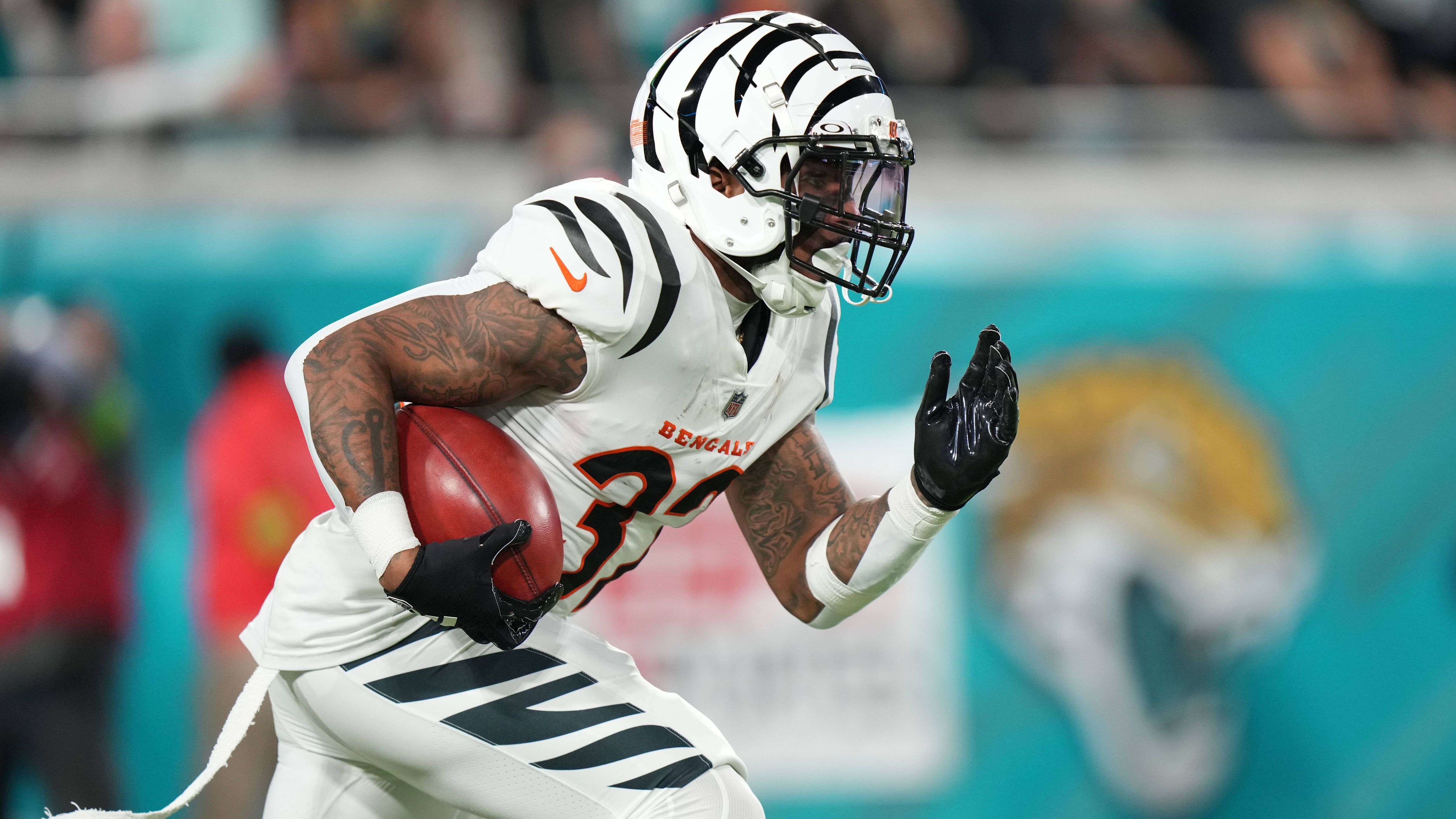 <strong>Platz 25: Cincinnati Bengals - 6,2 Millionen US-Dollar</strong><br>Anzahl der Spieler: 4<br>Top-Verdiener: Zack Moss - 3 Millionen US-Dollar<br>Durchschnitts-Cap-Space pro Spieler: 1,6 Millionen US-Dollar<br>Prozentualer Anteil der&nbsp;Running Backs am Cap Space: 2,34%