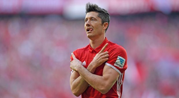 
                <strong>Robert Lewandowski</strong><br>
                In der Allianz Arena wurde Robert Lewandowski auf Bayern-Seite schmerzlich vermisst. Im Rückspiel kann der Pole nun wieder mitwirken. Mit einem Lewandowski in der aktuellen Form, warum sollte da ein Sieg im Bernabeu nicht möglich sein? Und: Das wohl beste Spiel seiner Karriere lieferte er gegen wen ab? Richtig, Real.
              