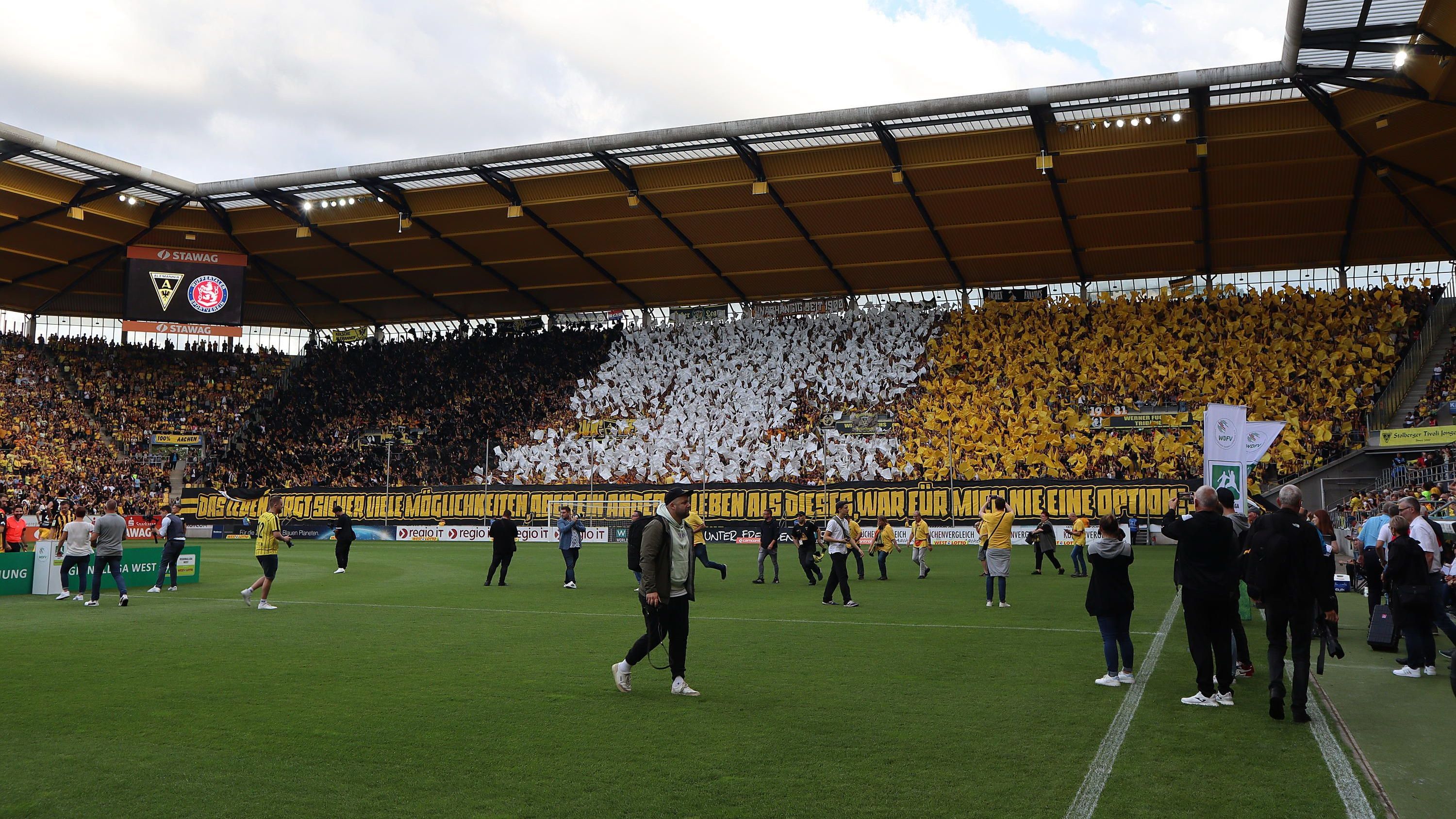 <strong>Cologne Centurions: Tivoli Aachen</strong><p>Eigentlich ist in dem Stadion, das den Namen des traditionsreichen alten Stadions behalten hat, Viertligist Alemannia Aachen zu Hause. Am Tivoli sind die Centurions gleich zum Saisonauftakt zu Gast, eine Woche nach Alemannias letztem Heimspiel. Ob sie Aachens Zuschauerschnitt von fast 20.000 angreifen können?</p>