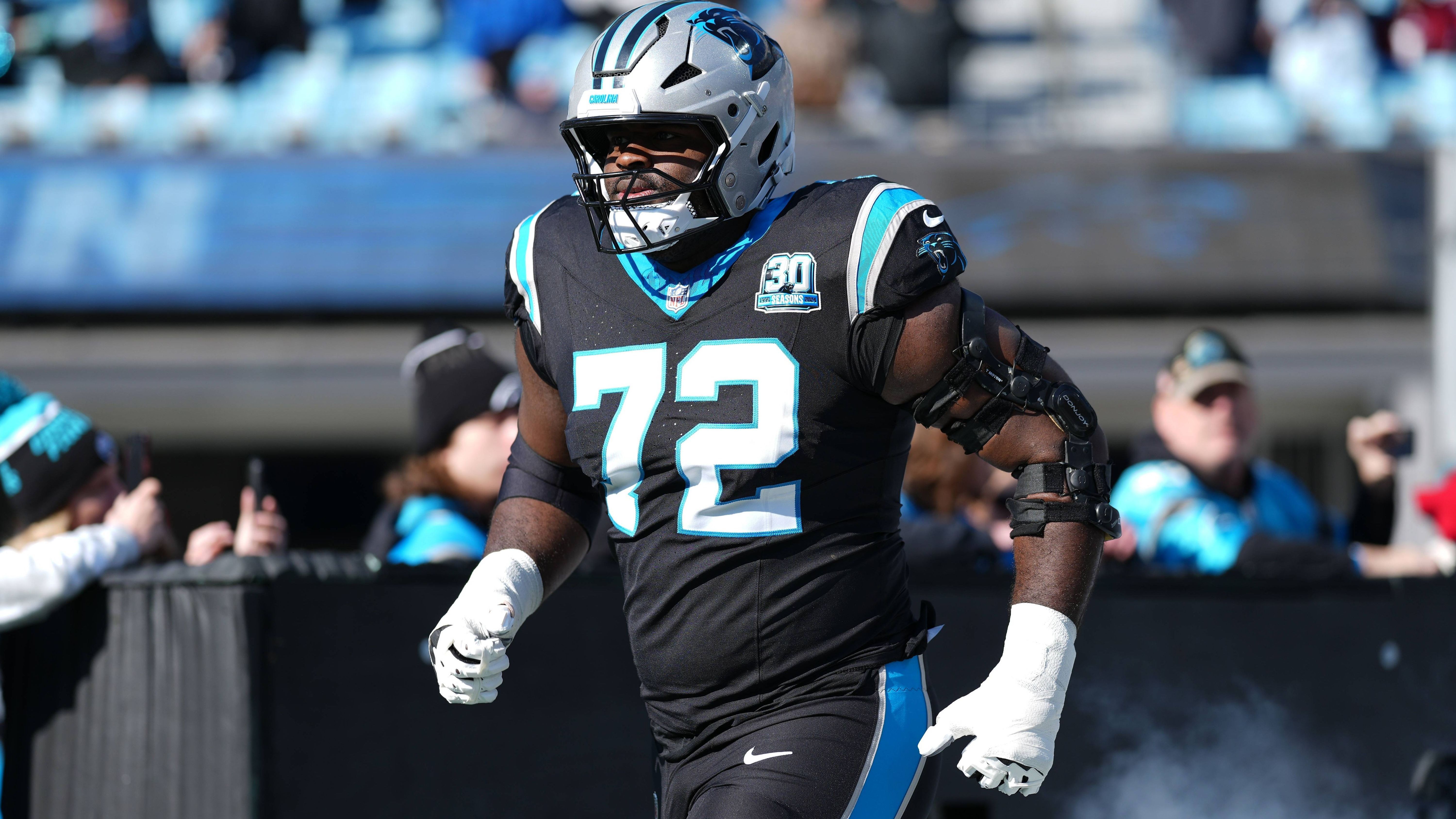 <strong>Carolina Panthers: Taylor Moton</strong><br>Position: Right Tackle<br>Gehalt 2025: 31,3 Millionen US-Dollar<br>Vertragsende: 2026
