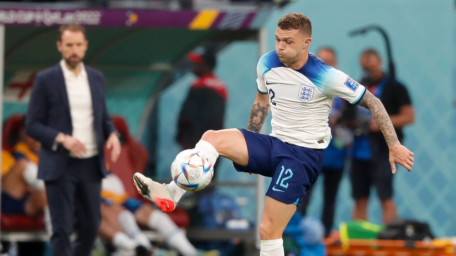 
                <strong>Kieran Trippier</strong><br>
                Braucht ein wenig, um in Fahrt zu kommen. Danach aber kaum zu bändigen und fast an jedem Angriff der Engländer beteiligt. Sorgt dafür, dass die iranischen Flügelspieler kaum zur Entfaltung kommen. Insgesamt eine sehr ansprechende Leistung des Rechtsverteidigers. ran-Note: 
              