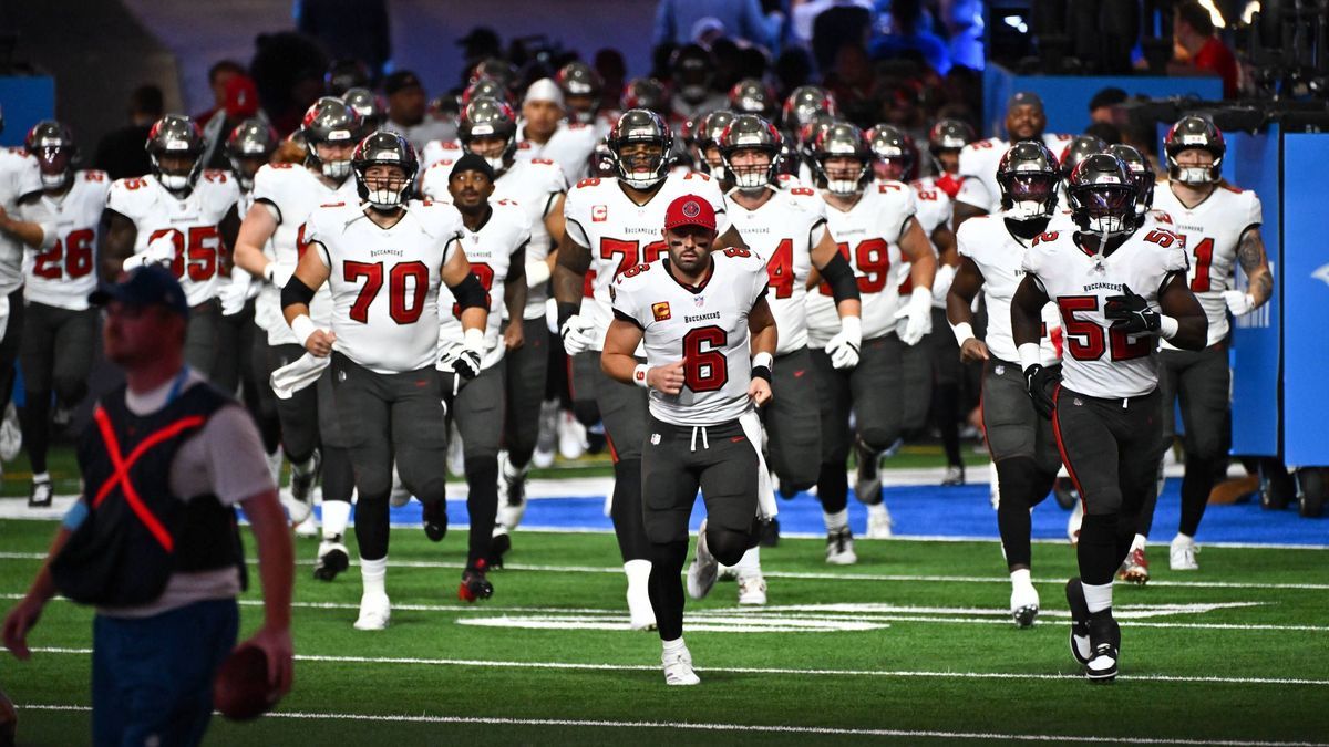 DETROIT, MI - SEPTEMBER 15: Tampa Bay Buccaneers quarterback Baker Mayfield (6) leads the team onto the field prior to the Detroit Lions versus the Tampa Bay Buccaneers game on Sunday September 15,...