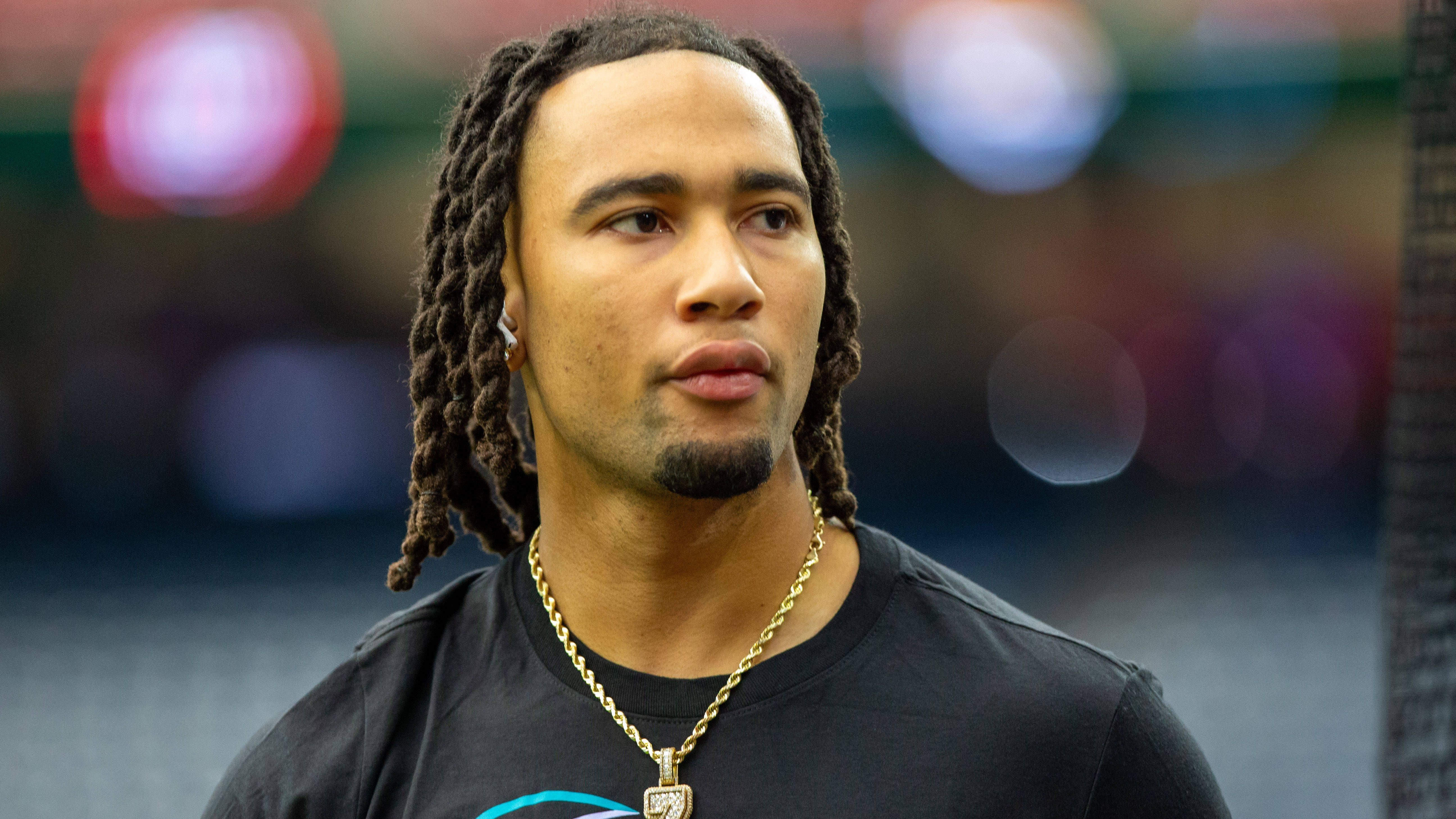<strong>Platz 15: C.J. Stroud (Houston Texans)</strong><br>Nach dem überragenden Rookie-Jahr folgte hart gesagt ein enttäuschendes. Ja, die Texans waren in der Offense auch sehr verletzungsgebeutelt, aber Stroud und sein OC Bobby Slowik wirkten nicht mehr so dynamisch. Slowik musste gar gehen, das Jahr vorher war er noch heiß begehrt. Wird sind auf die Neuerungen gespannt. Sie waren nötig.