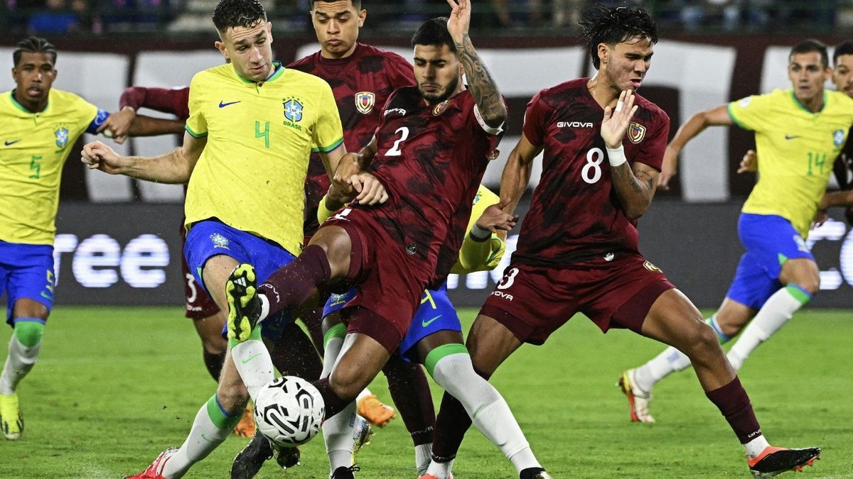 Arthur Chaves (l.) im Einsatz für Brasiliens U23