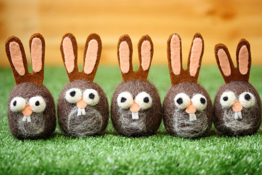 Wer möchte, kann natürlich auch eine ganze Hasenbande filzen – viele Osterhasen bringen schließlich auch viele Ostereier.