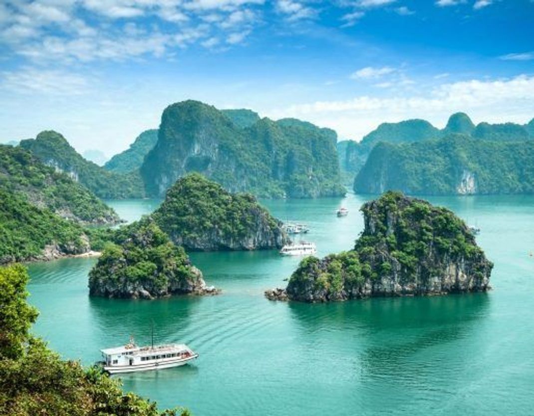 Die Halong-Bucht in Vietnam gehört zum UNESCO-Weltnaturerbe.