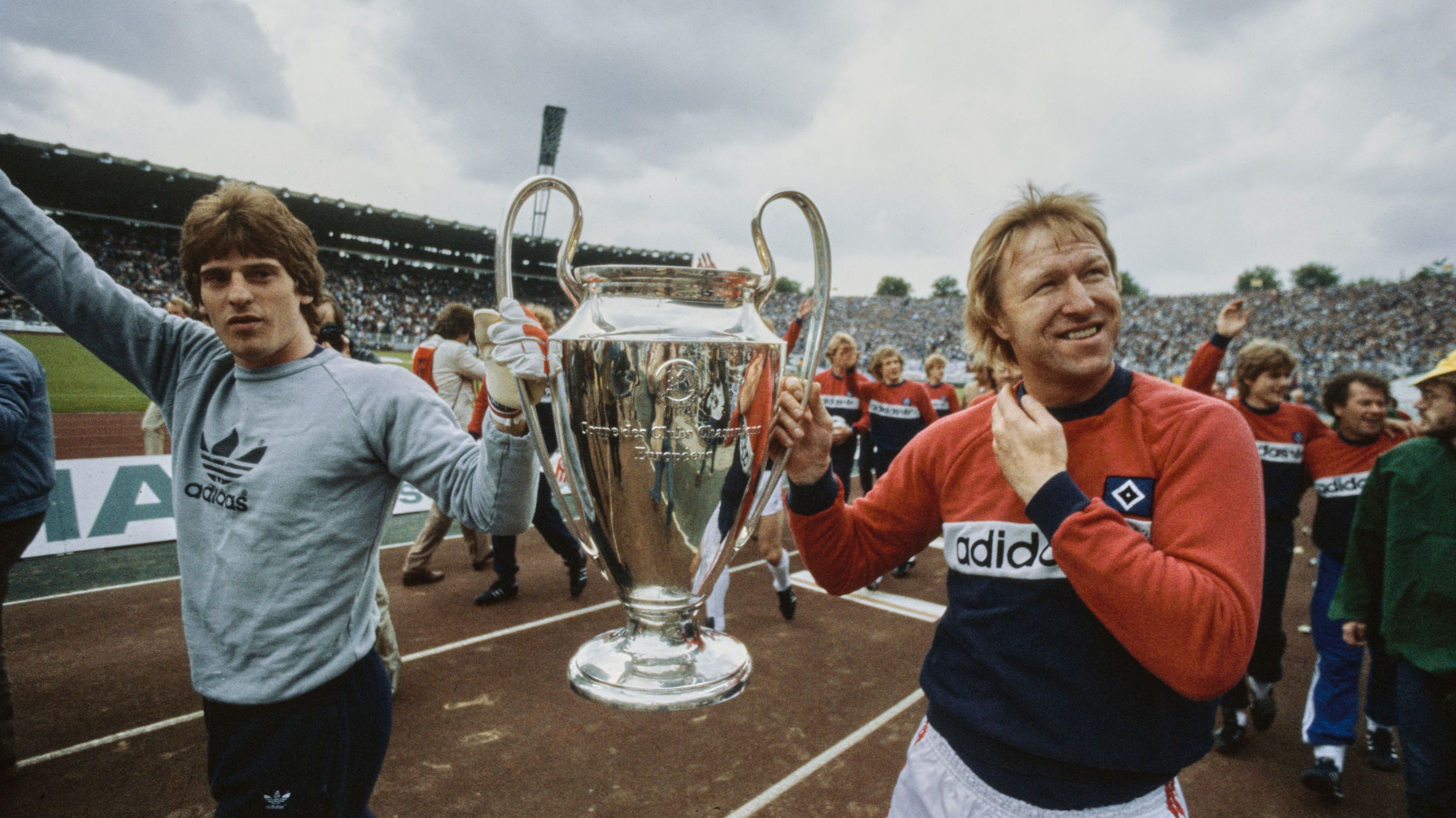 <strong>25. Mai 1983: Hamburger SV vs. Juventus Turin - Endstand: 1:0</strong><br>Drei Jahre nach der Niederlage von Madrid gelang dem HSV doch noch der Sprung an Europas Spitze. Im Athener Olympiastadion sorgte Felix Magath schon früh im Finale gegen Juventus Turin für das einzige Tor des Abends.