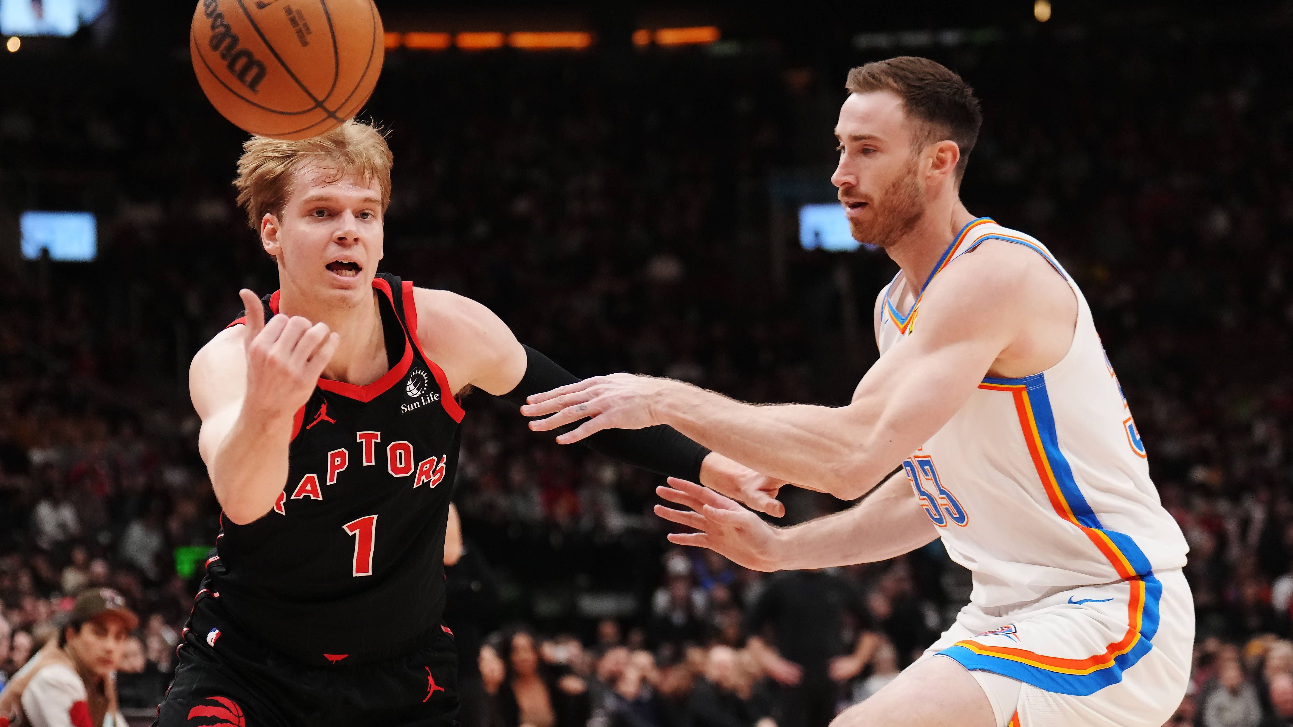 <strong>25. Toronto Raptors (zuvor Rang 25, 23:50)</strong> <br>Die Raptors machten vor allem im Rahmen des Wettskandals um ihren Spieler Jontay Porter vergangene Woche Schlagzeilen. Der Losing-Streak ist mittlerweile auf zwölf Spiele angestiegen. Derzeit ist Toronto die Nummer 24 offensiv in der NBA. Es wäre das erste Mal, dass die Franchise seit zwölf Jahren zu den zehn schlechtesten Teams im Angriff gehören würde.