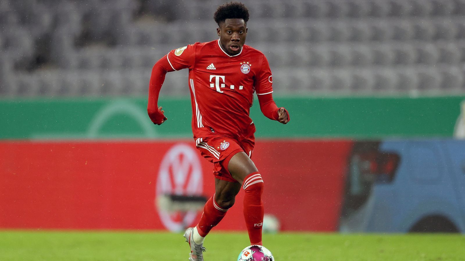 
                <strong>Alphonso Davies (FC Bayern München)</strong><br>
                Position: Abwehr - Alter: 20 Jahre
              