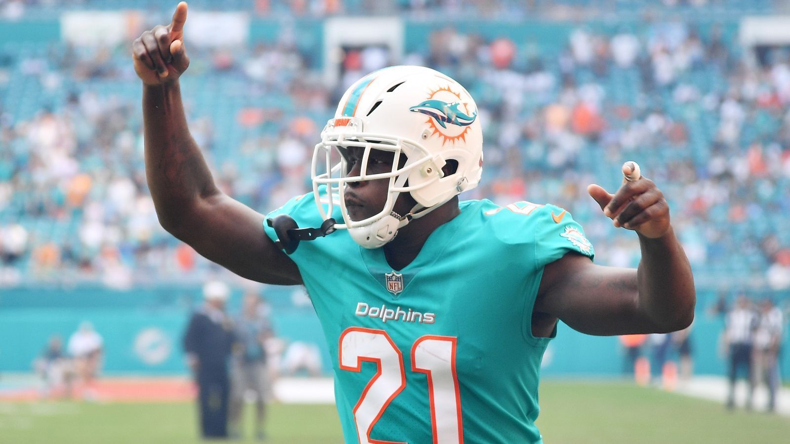 
                <strong>Frank Gore (Miami Dolphins)</strong><br>
                Running Back Frank Gore hat in seiner 13-Jährigen Karriere bereits 18.414 Scrimmage-Yards erreicht. Mit 43 weiteren gegen die New England Patriots würde er in die ewige Top-Five der NFL vorstoßen und LaDainian Tomlinson überholen. Vor ihm stünden dann nur noch Marshall Faulk (19.154 Yards), Walter Payton (21.264), Emmitt Smith (21.579) und Jerry Rice (23.540).
              