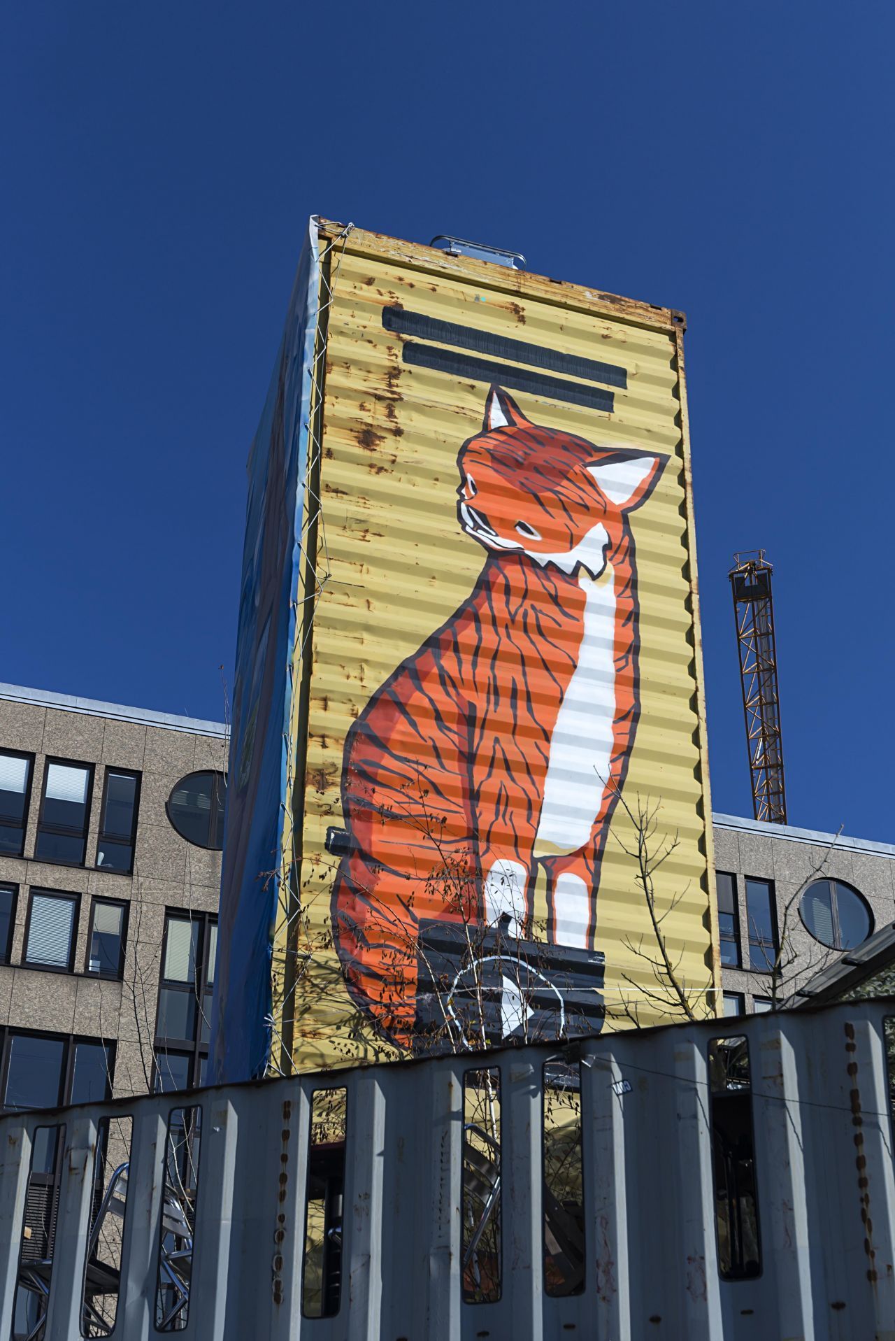 In immer mehr deutschen Städten schaffen Container Raum für Kunst und Kultur - wie diese bemalte Container-Bar...  