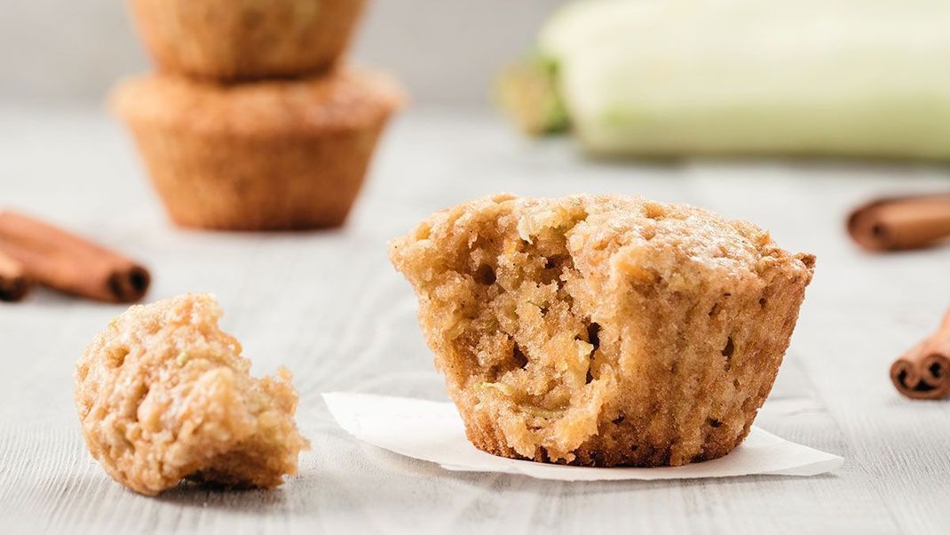 Muffins ohne Zucker: Bei diesen Muffins sorgt eine reife Banane für die Süße. Schmeckt köstlich, probieren Sie es aus.