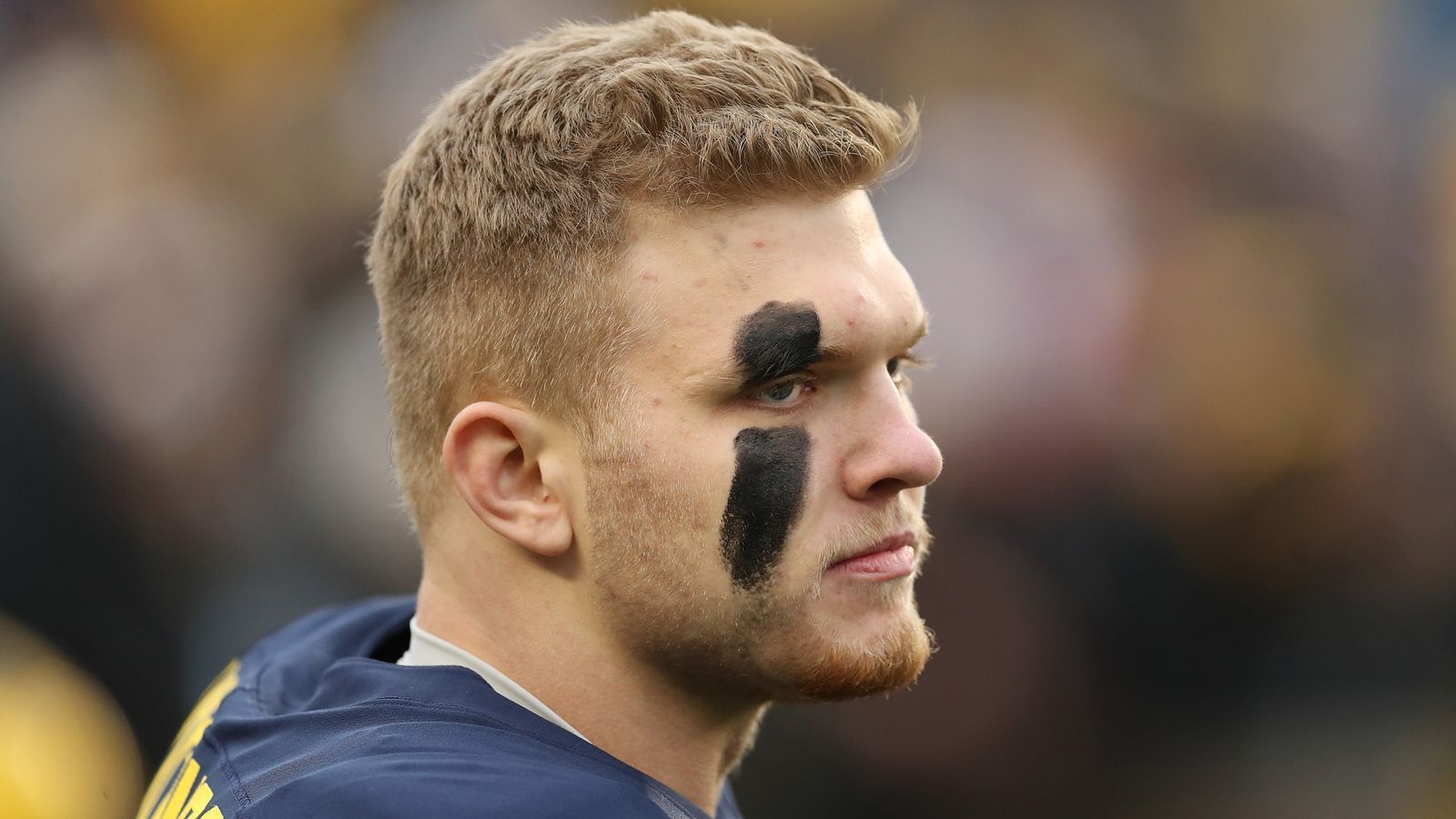 
                <strong>2. Pick: Detroit Lions - Aidan Hutchinson, Edge, Michigan</strong><br>
                Aidan Hutchinson ist klar der beste Athlet des Jahrgangs und die Detroit Lions brauchen auf fast allen Positionen Verstärkung. Dann nimmt man erstmal das beste, was der Markt bietet. Der Edge Rusher aus Michigan ist aber auch ein No-Brainer.
              