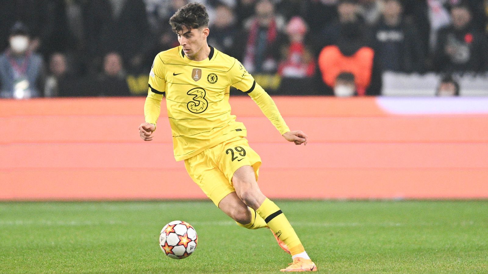 
                <strong>Kai Havertz</strong><br>
                Der Nationalspieler ging weite Wege, half auch in der Defensive mit. Allerdings hatte Havertz keine wirklich großen Szenen, er arbeitete sich an Lilles Abwehr ab.
              