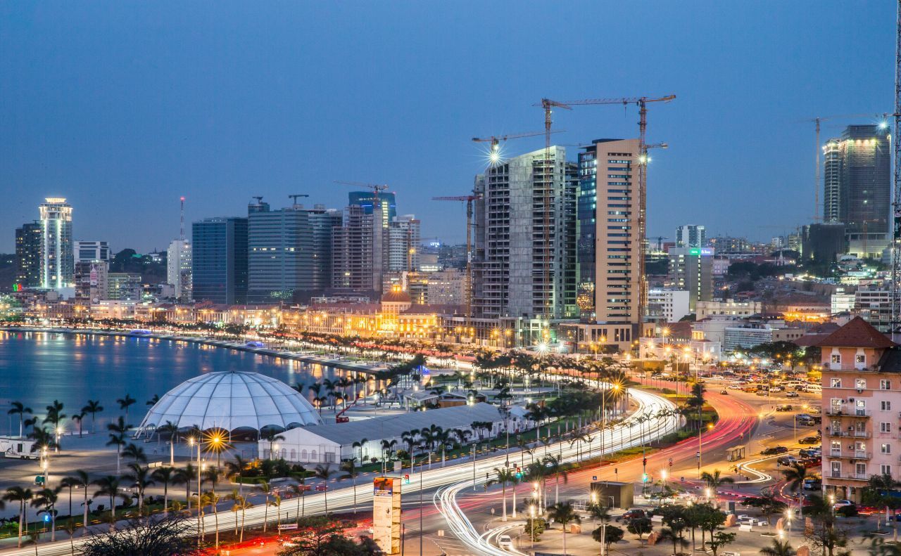 Luanda: Die Hauptstadt von Angola liegt im Südwesten des afrikanischen Kontinents und ist wegen ihres Wirtschafts-Wachstums ein großer Magnet für Zuwanderer. Derzeit wird die Bevölkerung auf 8,95 Millionen geschätzt. Sie gilt als "Dubai Afrikas".