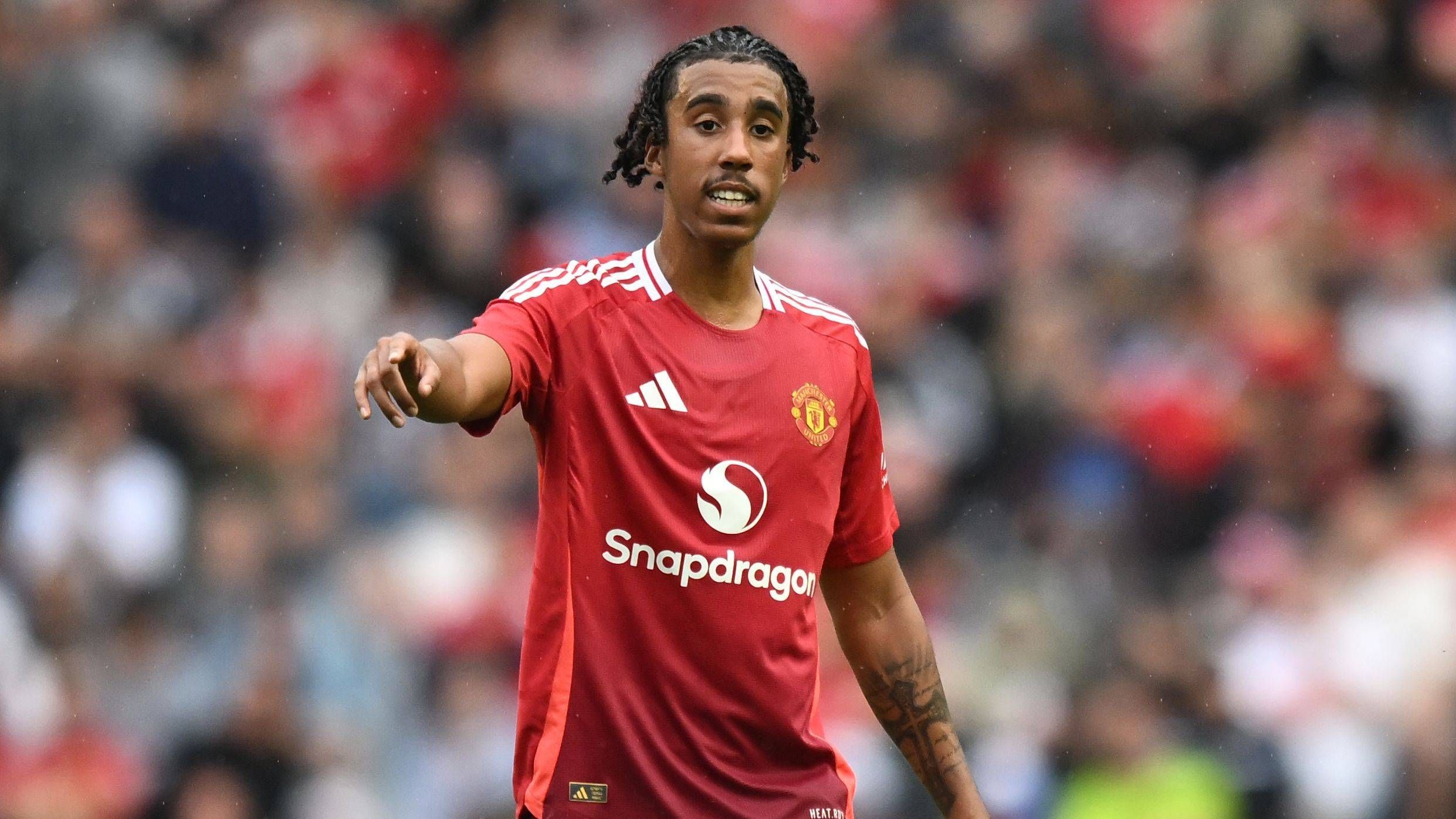 <strong>Platz 12 (geteilt): Leny Yoro (12 Millionen Euro Overpay)</strong><br>- Wechsel: LOSC Lille zu Manchester United<br>- Position: Innenverteidiger<br>- Marktwert: 50 Millionen Euro<br>- Ablösesumme: 62 Millionen Euro