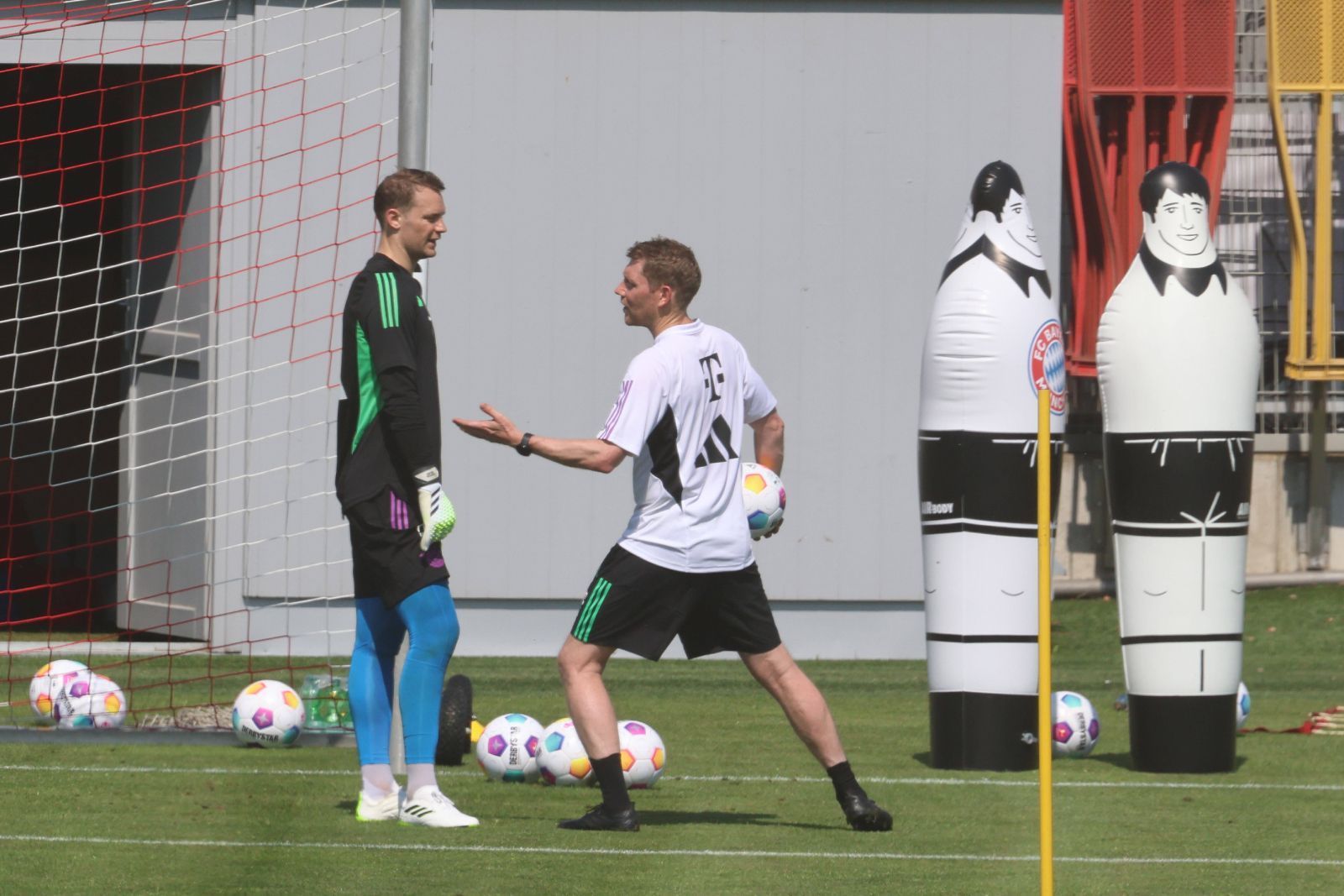 
                <strong>Nach 8 Monaten Pause: Manuel Neuer zurück im Training</strong><br>
                Die Bayern starten am 13. Juli in die Vorbereitung, dann stehen die Leistungstests an. Trainingsauftakt ist zwei Tage später.
              
