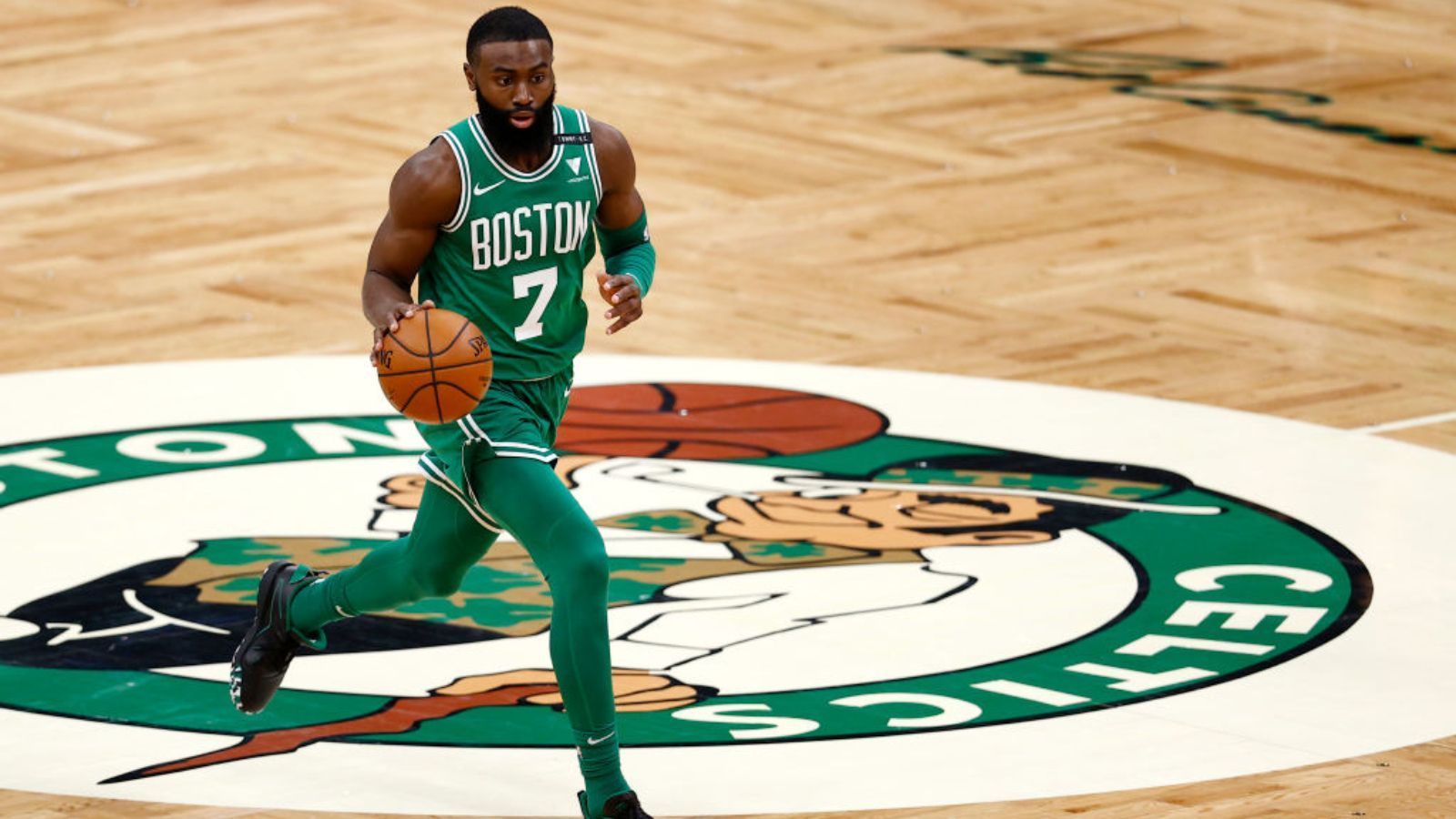 
                <strong>Jaylen Brown (Boston Celtics)</strong><br>
                 - Punkte: 24,7 - Rebounds: 5,6 - Assists: 3,9 - All-Star-Nominierungen: 1
              