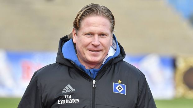 
                <strong>17. Hamburger SV</strong><br>
                Nichts Neues beim HSV, auch die Hamburger stecken mal wieder im Abstiegskampf. Dem Traditionsklub blieb nur wenig Zeit, sich auf die mal wieder existenzielle Rückrunde vorzubereiten. Trainer Markus Gisdol legte im Trainingslager den Fokus auf dem Umschaltspiel und den Torabschlüssen. Große Erkenntnisse lieferten der Testsieg gegen Malaga und das 1:1 gegen Freiburg auch nicht. Der Ärger um den wechselwilligen Walace war auch nicht hilfreich. Gisdols Wunsch nach Verstärkungen wird wohl nicht erfüllt. Heißt: Die Spieler müssen sich in der Rückrunde deutlich steigern.
              