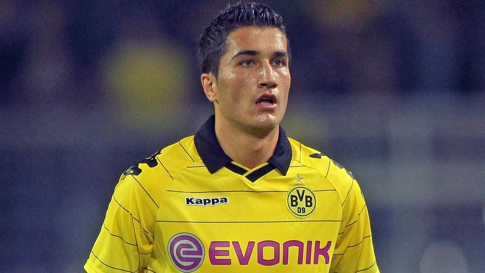 
                <strong>Defensives Mittelfeld: Nuri Sahin</strong><br>
                Spiele: 184Tore: 17Erfolge: 1x Deutscher Meister, 1x DFB-Pokalsieger
              