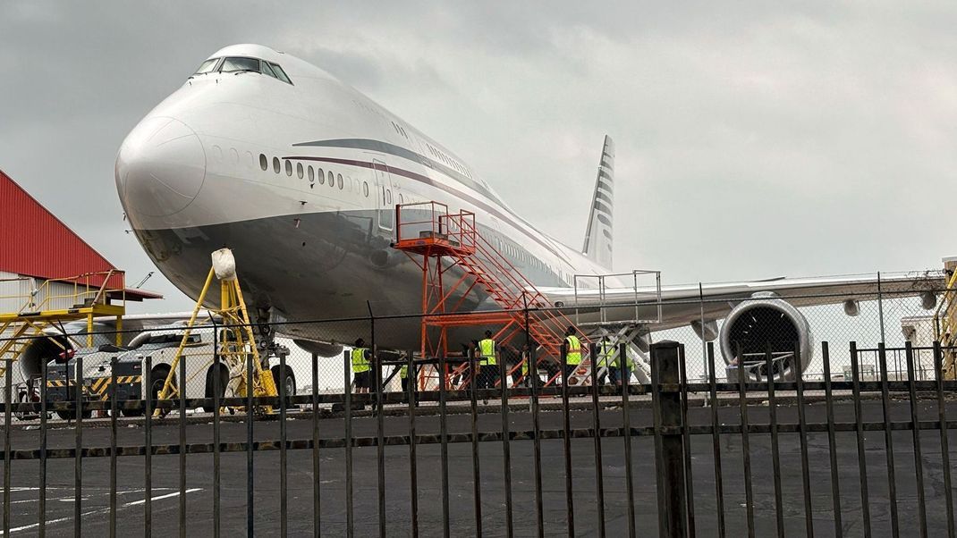 US-Präsident Trump nimmt trotz massiver Kritik eine Boeing 747 aus Katar an - sie soll zur neuen Air Force One werden.