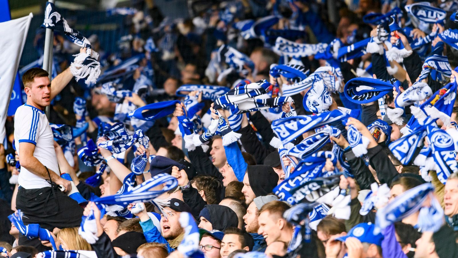 
                <strong>SV Darmstadt 98</strong><br>
                Beim hessischen Zweitligisten gibt es keine Bestrebungen, die Profi-Abteilung auszugliedern. Zudem herrscht in Darmstadt bislang kein Interesse, einen Investor mit ins Boot zu holen.
              