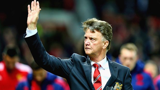 
                <strong>Manchester United - vier Trainer</strong><br>
                Manchester United - 4 Trainer: Louis van Gaal ist seit 2014 bei den Red Devils als Coach engagiert und damit der vierte Trainer seit 1996, der den Klub betreut. Falsch! Er ist nämlich auch erst der vierte Coach, wenn man noch zehn Jahre weiter zurückgeht. Denn 1986 übernahm der legendäre Sir Alex Ferguson bei United das Traineramt und blieb bis 2013 durchgehend im Amt. Daher ist es nicht nötig, zu erwähnen, dass eben der Schotte die prägende Trainerfigur in der gesamten Klubgeschichte ist. Nach ihm kam sein Landsmann David Moyes aus Everton, der aber schnell scheiterte und danach Ferguson-Schüler Ryan Giggs, der nun zumindest noch im Trainerstab von van Gaal mitwirkt.
              