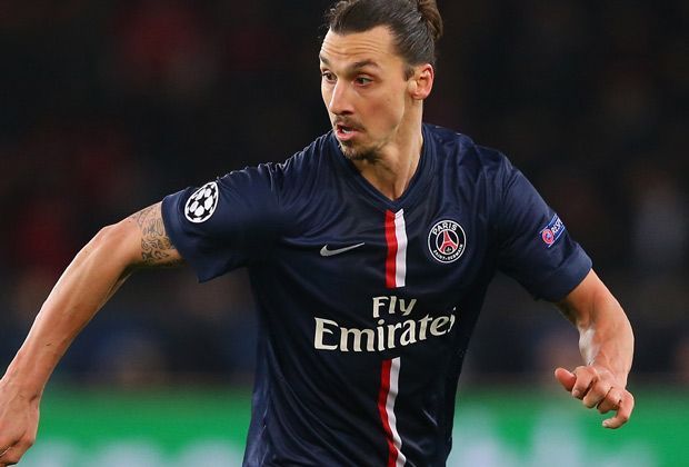 
                <strong>Platz 4: Zlatan Ibrahimovic (105 Millionen Euro)</strong><br>
                Geschätzte zwei Millionen Euro mehr Gesamtvermögen hat Zlatan Ibrahimovic. Der extrovertierte Schwede spielte für viele Top-Vereine in Europa. Bei Paris dürfte er derzeit auch alles andere als schlecht verdienen.
              