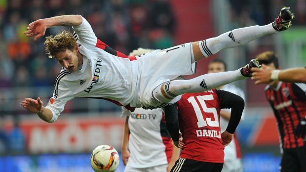 
                <strong>Stefan Kießling (Bayer 04 Leverkusen)</strong><br>
                Platz 3: Stefan Kießling (Bayer 04 Leverkusen). Als Stürmer sucht Kießling immer wieder den Zweikampf - keine Überraschung, dass der 31-Jährige in 16 Spielen (974 Minuten) ingesamt 36-mal von einem Foul gestoppt wurde.
              