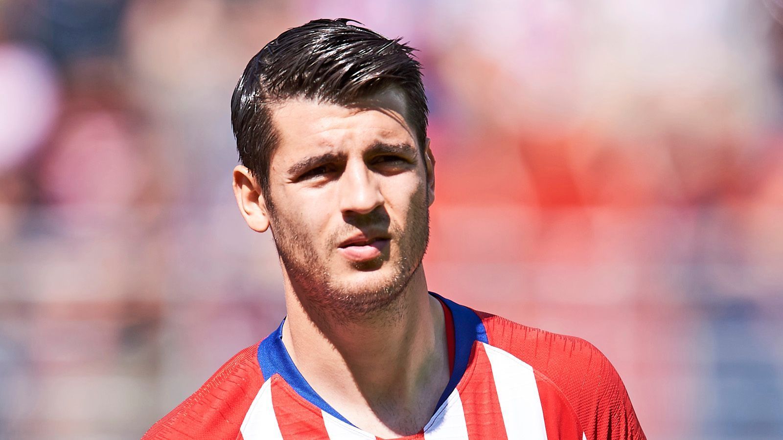 
                <strong>Alvaro Morata (Atletico Madrid)</strong><br>
                Stürmer-Star Alvaro Morata wird 2020 nicht an die Stamford Bridge zurückkehren. Das gab der FC Chelsea bekannt. Der Spanier ist für die neue Saison ohnehin noch an Atletico Madrid ausgeliehen, die "Rojiblancos" haben sich aber schon vorzeitig dazu entschieden, die Kaufoption zu ziehen. 55 Millionen Euro muss der Klub nach London für die feste Verpflichtung 2020 überweisen.
              