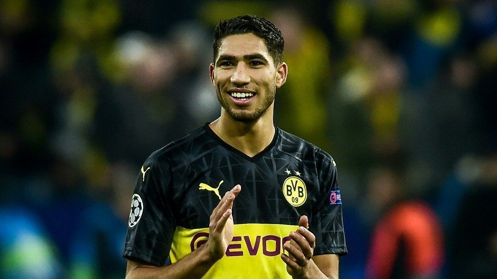 <strong>Achraf Hakimi (Paris Saint-Germain)</strong><br>Seine Schnelligkeit spielte er schon im BVB-Trikot auch in der Bundesliga aus. In den Saisons 2018/19 und 2019/20 war er von Real Madrid ins Ruhrgebiet ausgeliehen. Anschließend wechselte er zu Finalgegner Inter Mailand. Dort blieb der heute 26-Jährige aber nur ein Jahr und es ging 2021 für 68 Millionen Euro zu PSG.