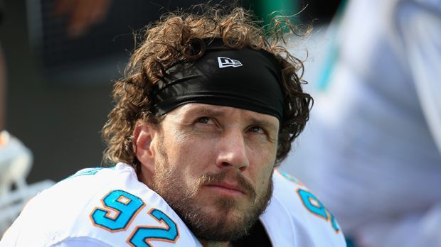 
                <strong>John Denney</strong><br>
                8. John Denney (Long Snapper, Miami Dolphins): 39 Jahre
              