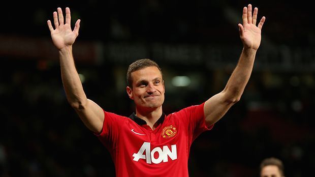 
                <strong>Nemanja Vidic</strong><br>
                Nemanja Vidic: Acht Jahre lang ist der Serbe eine feste Größe in der Innenverteidigung der Red Devils. Um den wohl nötigen Umbruch radikal durchzuführen, sägt Louis van Gaal den Abwehrspieler ab. Vidic geht ablösefrei zu Inter Mailand.
              