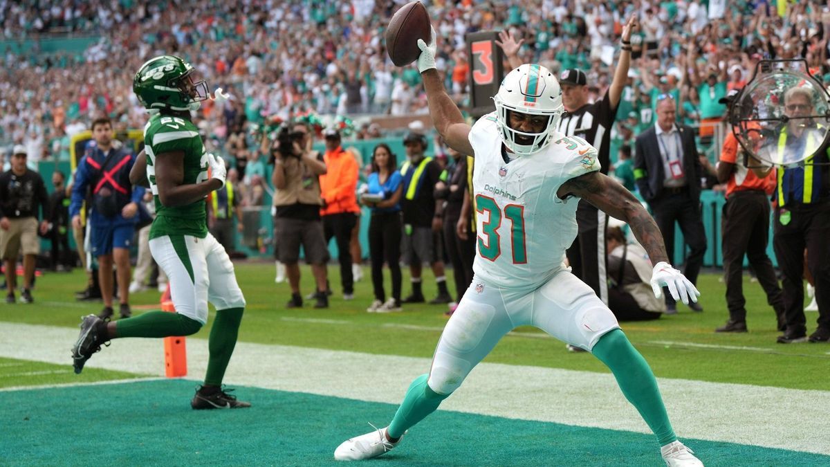 Syndication: USA TODAY Miami Dolphins running back Raheem Mostert (31) spikes the ball after scoring a touchdown past New York Jets safety Tony Adams (22) during the first half of an NFL, American ...