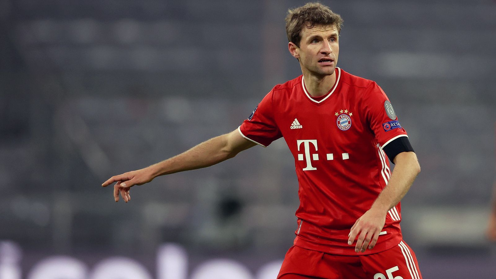 
                <strong>Thomas Müller (FC Bayern München)</strong><br>
                Position: Mittelfeld - Alter: 31 Jahre
              