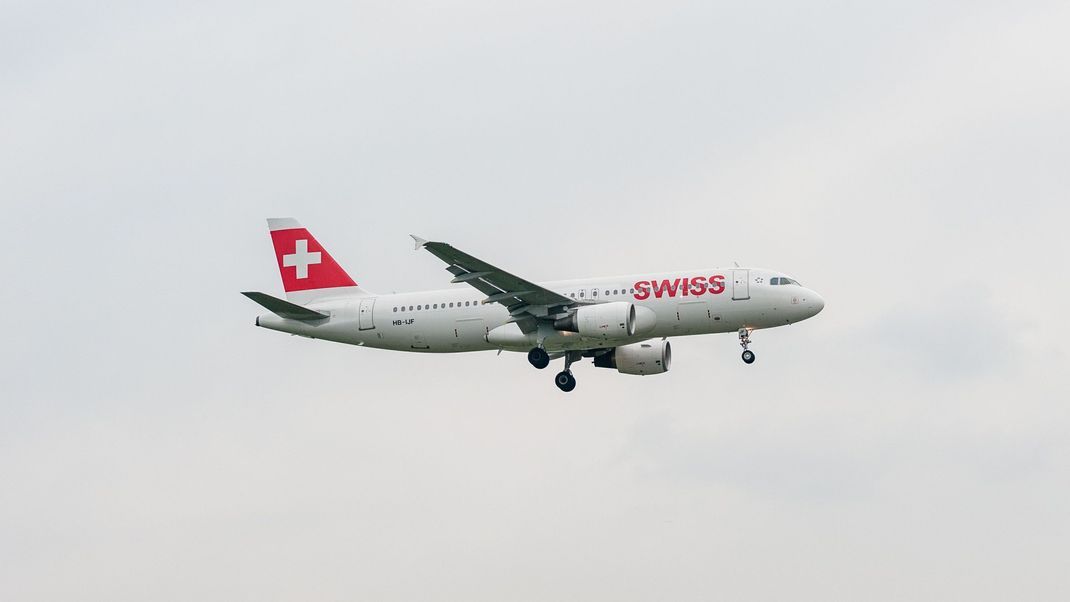 Eine Maschine der Swiss Air ist auf dem Flughafen JFK einem Zusammenstoß mit vier anderen Flugzeugen knapp entgangen. (Symbolbild)