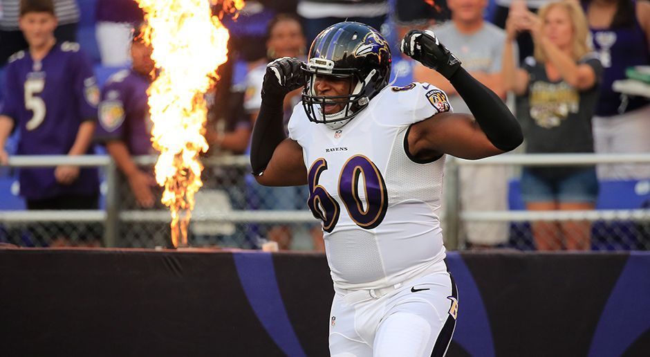 
                <strong>Eugene Monroe (Baltimore Ravens)</strong><br>
                Der 8. Pick 2009 hängt nach sieben Jahren in der NFL seine Schuhe an den Nagel. Monroe möchte sich mit 29 Jahren seiner Familie widmen. Die Entscheidung begründet der Tackle mit Sorgen um seine Gesundheit. "Hat mein Gehirn schon Schaden genommen? Habe ich CTE (Chronisch-traumatische Enzephalopathie)? Ich hoffe nicht, aber über 90 Prozent der Gehirne ehemaliger NFL-Player zeigen Anzeichen der Krankheit. Ich habe Angst. Ich denke nun zuerst an meine Familie, an meine Gesundheit und Zukunft", schreibt der Athlet im "Player Tribune".
              