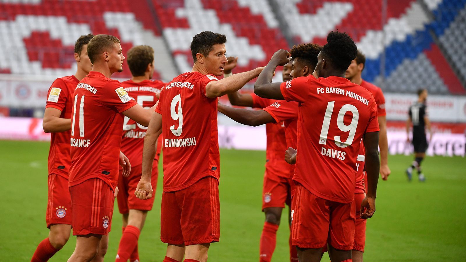 
                <strong>FC Bayern kann sich zum Meister krönen</strong><br>
                Der FC Bayern steht sieben Punkte vor Borussia Dortmund und kann mit einem Sieg bei Werder Bremen die Meisterschaft perfekt machen. Die Bayern haben den Titel also in eigener Hand. 
              