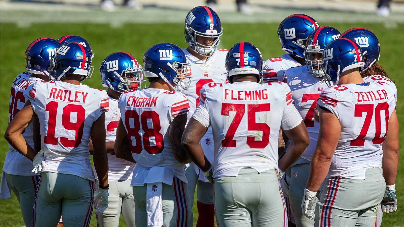 
                <strong>New York Giants</strong><br>
                Von den Spielern der New York Giants heißt es derweil: "Wir müssen entscheiden, was das beste für unsere Gesundheit ist. Und deswegen werden wir nicht an den Präsenz-Workouts teilnehmen und zeigen uns solidarisch mit allen anderen Spielern, die ähnlicher Meinung sind."
              